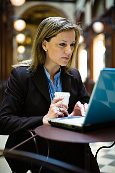 中年,女人,工作,笔记本电脑