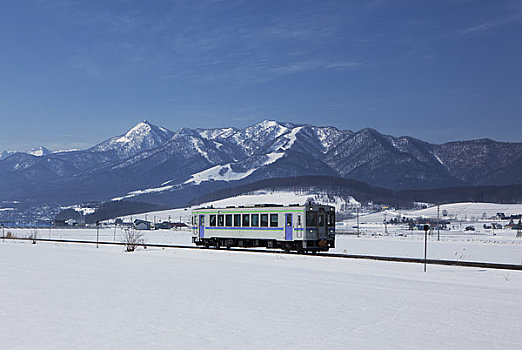 列车,山峦,冬天