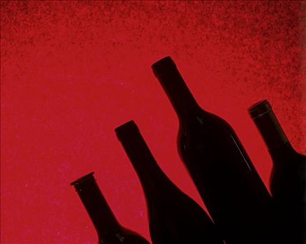 四个,葡萄酒瓶,红色背景