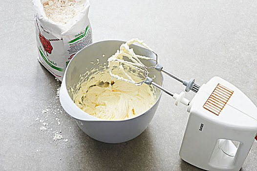 奶油甜酥饼,面团,搅拌碗,搅拌器,面粉