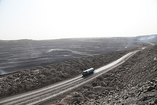 三道岭煤矿巨型矿坑