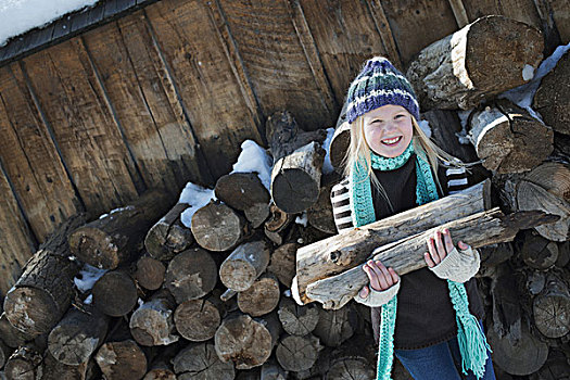 冬季风景,雪,地上,女孩,收集,木柴,原木,堆