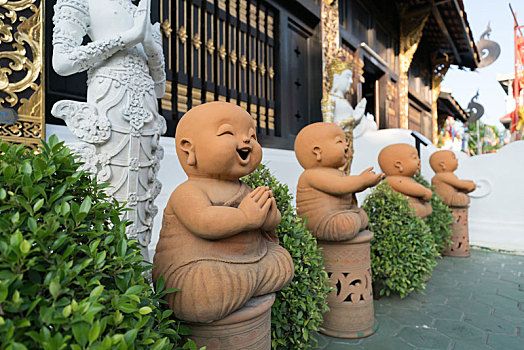 泰国清迈街头佛教雕像