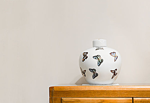 陶瓷罐艺术品摆件anartofporcelainpot