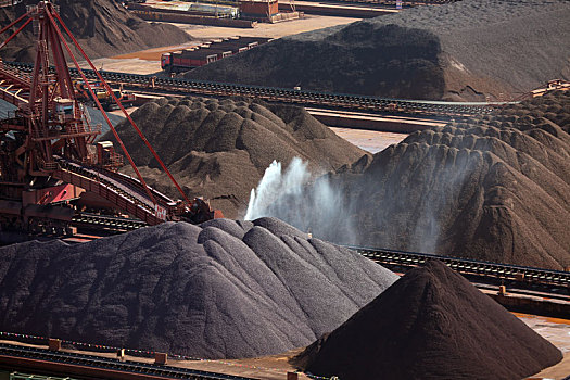财经配图,全国铁路10月份发送煤炭1,57亿吨,冬季供暖用煤需求大增