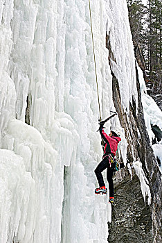 女青年,看,冰,流动,大理石,峡谷,不列颠哥伦比亚省,加拿大