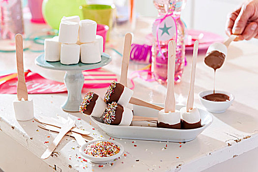 果浆软糖,棍,巧克力涂层,桌子,生日派对