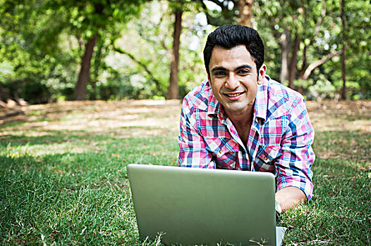 男人,笔记本电脑,公园,新德里,德里,印度