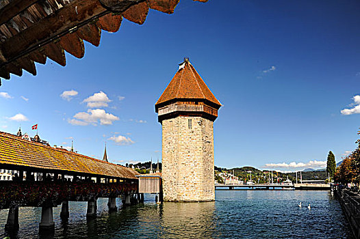 瑞士卢塞恩,琉森,廊桥水塔,卡佩尔木桥和八角水塔