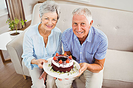 老年,夫妻,拿着,蛋糕,头像,微笑,客厅