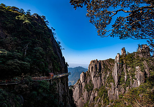 江西上饶三清山西海岸峡谷间的悬空栈道