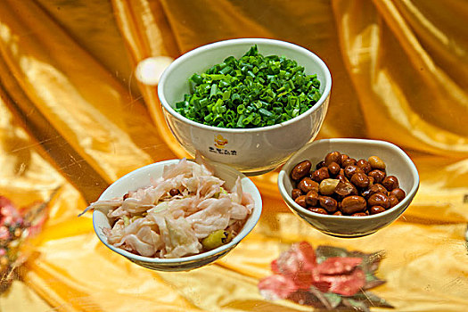 重庆火锅配菜之一葱花,重庆咸菜,油酥花生