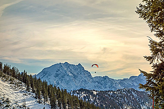 山脉全景,滑翔伞