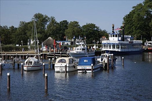 桨轮船,码头,河流,梅克伦堡前波莫瑞州,德国,欧洲