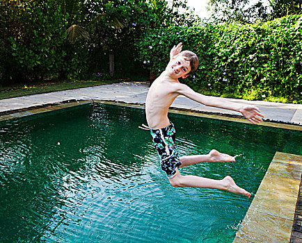男孩,跳跃,游泳池