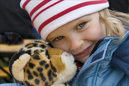 小女孩,5岁,帽,搂抱,毛绒玩具,德国