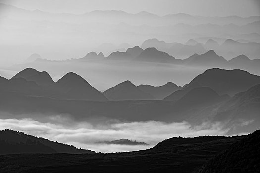 高山晨雾