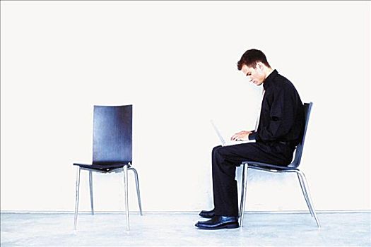 男人,坐,椅子,笔记本电脑