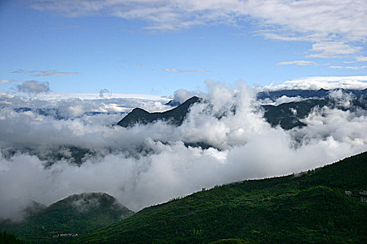 巫溪云台山清晨雨过天晴的云雾