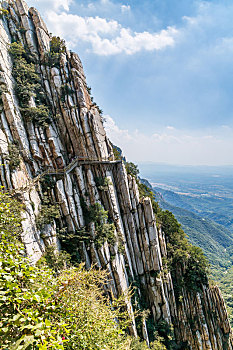 中国河南省登封市中岳嵩山悬崖峭壁自然风光