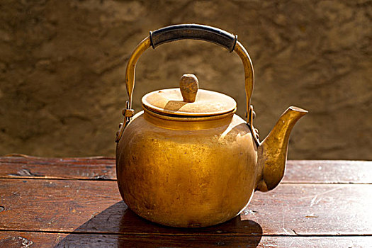 老式,黄铜,茶壶,旧式,木质,桌子