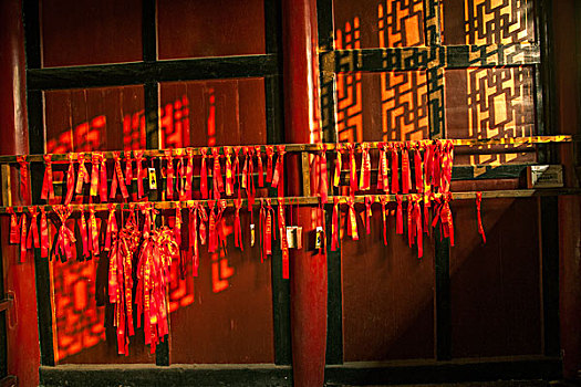 四川省乐山市犍为县犍为文庙东庑,西庑墙壁上的祈祷牌,带