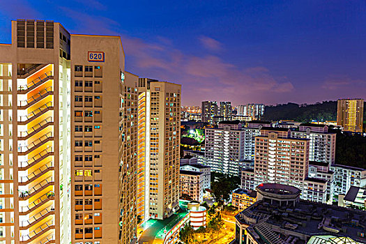 新加坡邻里的夜灯