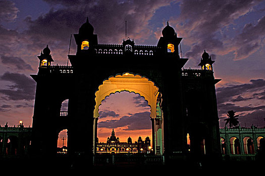 宫殿,黄昏,迈索尔,印度南部,印度,亚洲