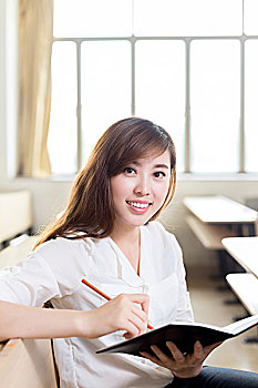 亚洲人,美女,女学生,学习,头像,教室