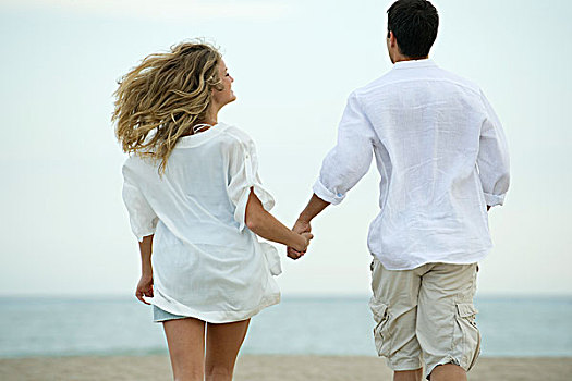 情侣,走,牵手,海滩,后视图