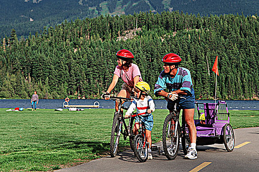 家庭,骑自行车,路,小路,休息,彩虹,公园,不列颠哥伦比亚省,加拿大