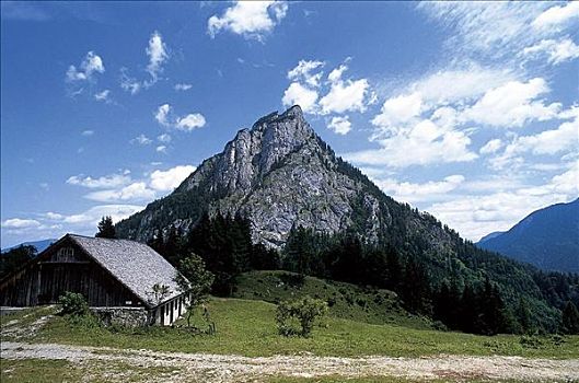 山,阿尔卑斯小屋,萨尔茨卡莫古特,奥地利,欧洲