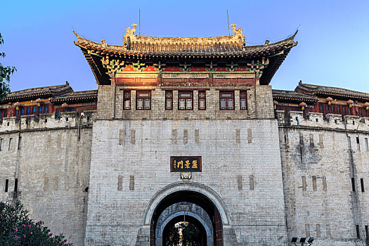 中国河南省洛阳市丽景门景区城楼瓮城古建筑