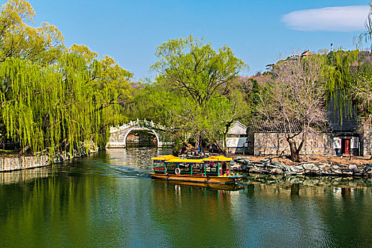 北京市颐和园半壁桥建筑景观