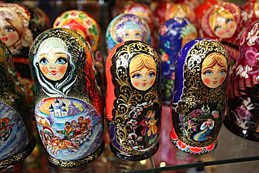 俄罗斯宫殿珍宝古董琥玻钟表套娃首饰等艺术品