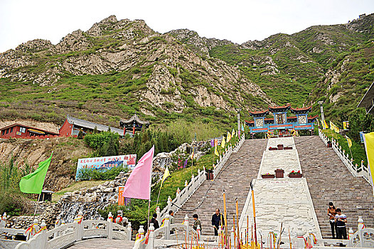 河北张家口鸡鸣山山门牌坊建筑