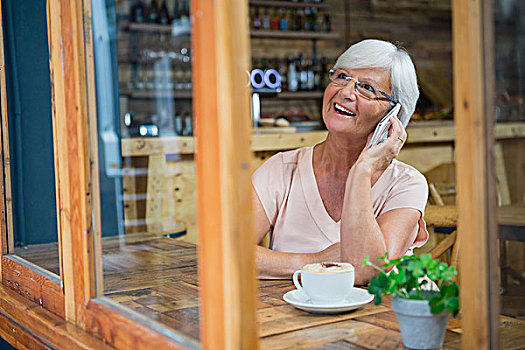 老年,女人,交谈,手机,咖啡