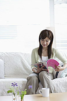 女人,沙发,读,杂志