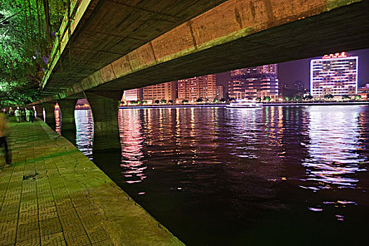 高架路,河边,码头,夜晚,仰视