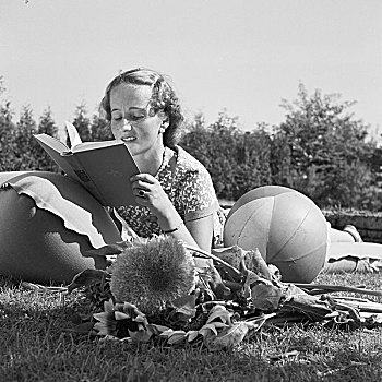 年轻,女人,草地,书,德国,美女,草坪,读,书本,20世纪30年代