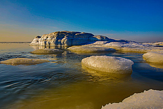 北戴河冬天海冰