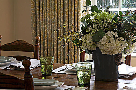 花束,餐具摆放,木质,餐桌