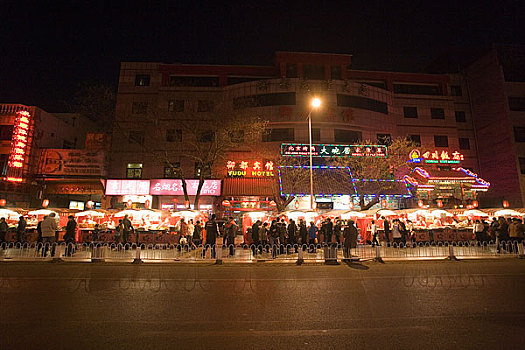 北京东华门美食街夜景