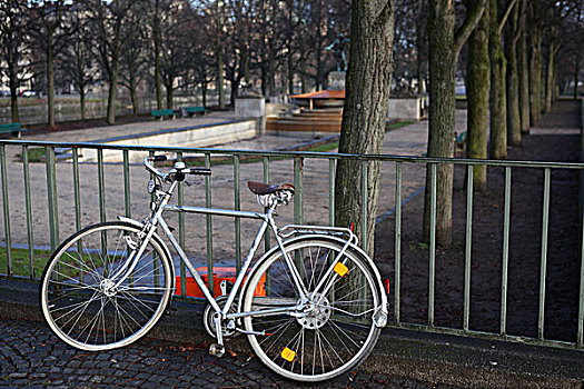 慕尼黑街边的自行车