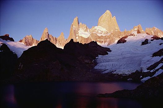 日出,发光,高,花冈岩,尖顶,菲茨罗伊,山丘,洛斯格拉希亚雷斯国家公园,阿根廷