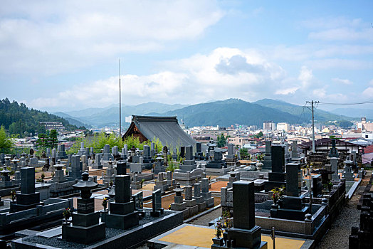 日本城市墓地全景