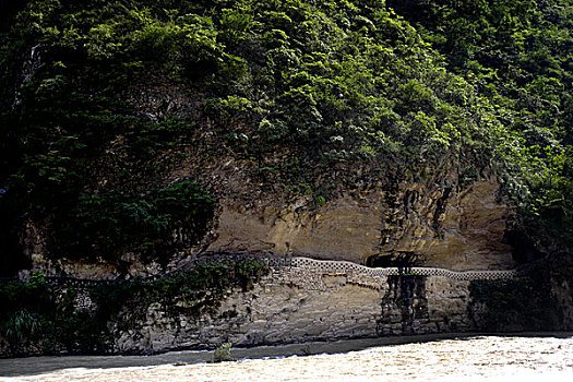 中国历史文化名镇----重庆巫溪县大宁河畔延伸到大山深处的,盐马古道