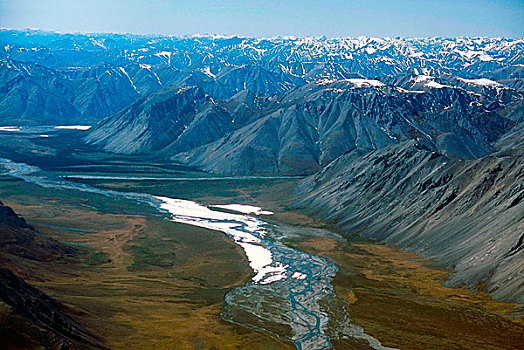 美国,阿拉斯加,北极国家野生动物保护区,布鲁克斯山,河谷,灌木,飞机