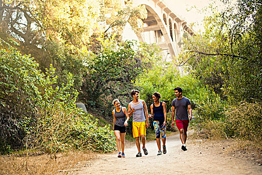 慢跑,走,交谈,公园,帕萨迪纳,加利福尼亚,美国