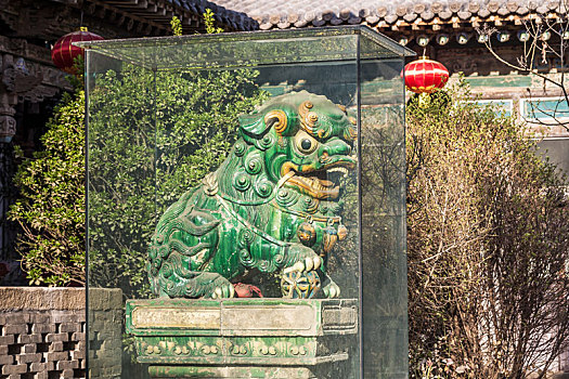 山西太谷无边寺内的明代绿色釉陶狮子,亦琉璃狮子